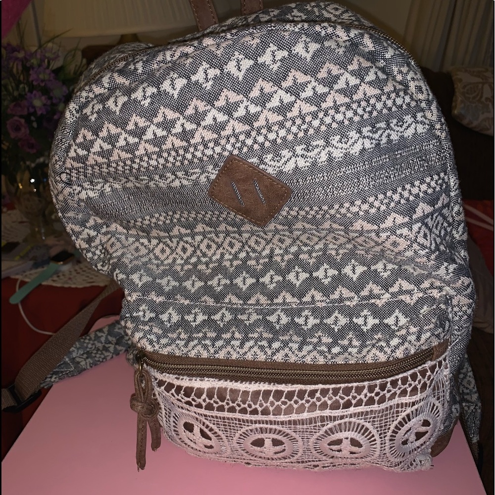 Backpack - Picture 2 of 8